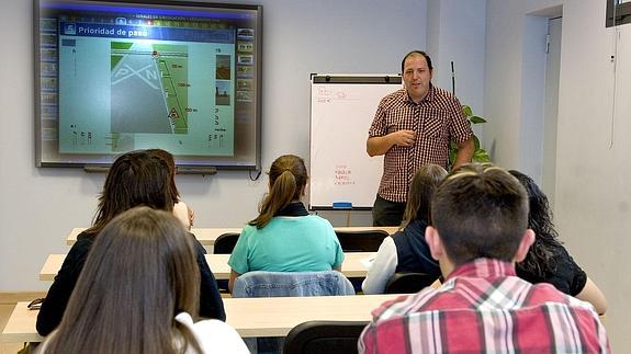 Las autoescuelas riojanas han perdido  el 60% de alumnos en los últimos 4 años