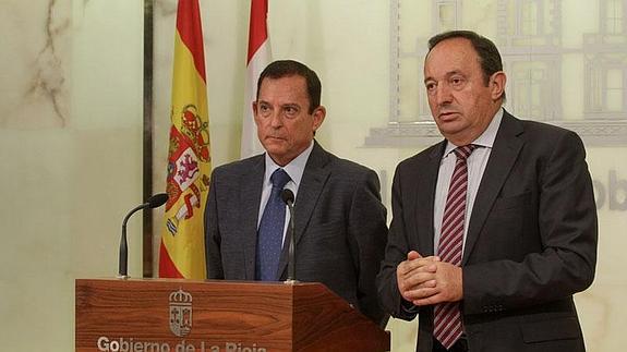 Sanz junto a Erro durante la presentación del cheque