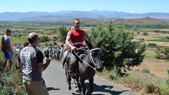 Rocky III gana la carrera de burros de Tricio