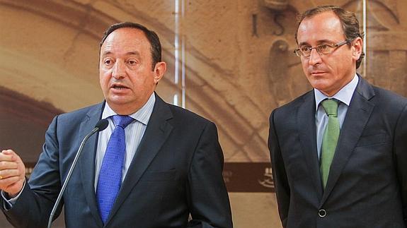 Pedro Sanz junto a Alfonso Alonso. 