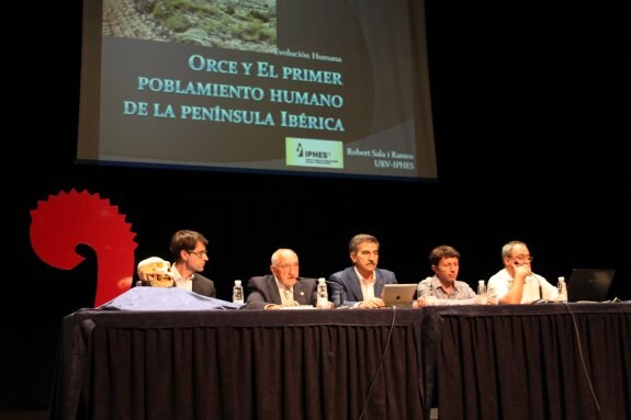 Capellán, Jiménez, Abad, Zaidner y Sala, en la conferencia. 