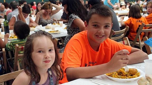 La paella alimenta la fiesta