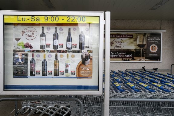 Promoción de vinos de Lidl, recomendada por el crítico José Peñín. 