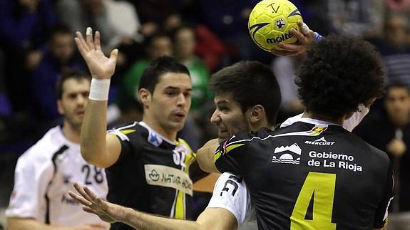 El Naturhouse muestra su mejor defensa en Pamplona