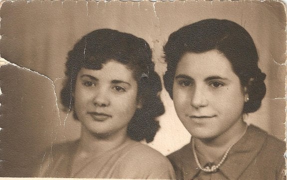Dos mujeres  de Navajún    en los años 50