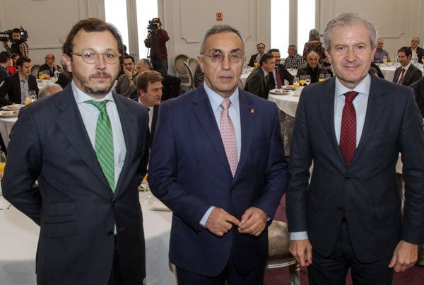 Alejandro Blanco, en el centro, antes de iniciar su intervención.