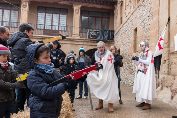 Aprendiendo de los expertos, caballeros templarios curtidos en mil batallas, más o menos.... 