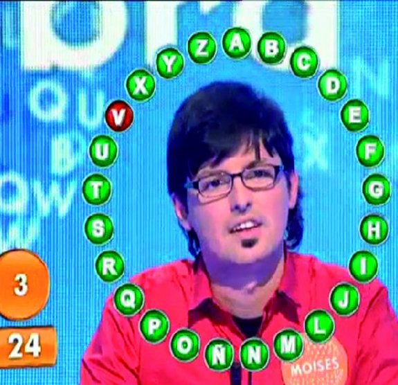 Moisés Laguardia, ante el rosco que la palabra 'vainazas' le privó de llevarse el premio gordo. 