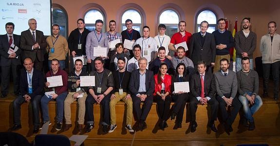 Foto de familia de participantes y autoridades.  