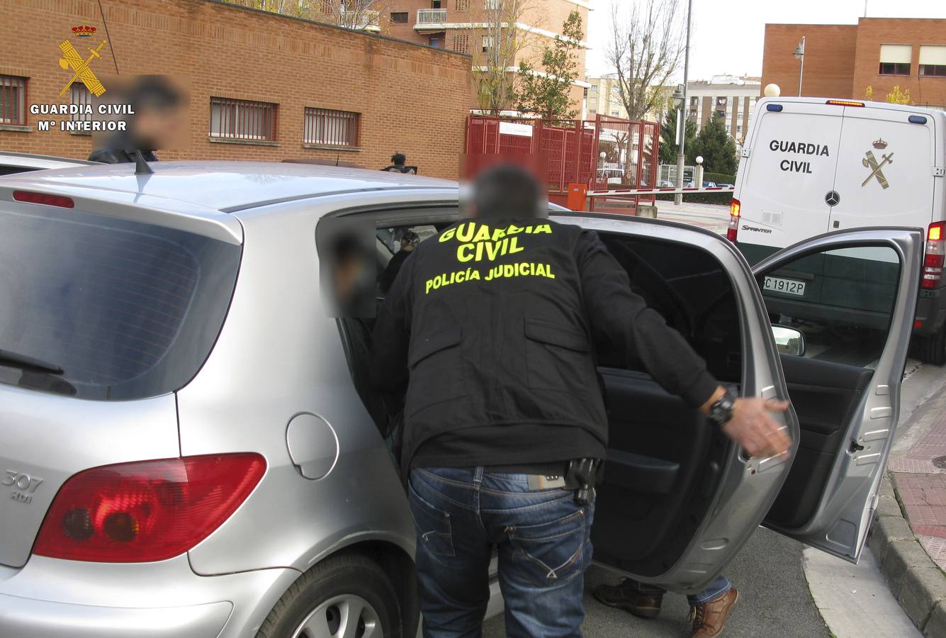 La Guardia Civil detiene a un grupo en Haro que vendía telefonía con datos de terceros