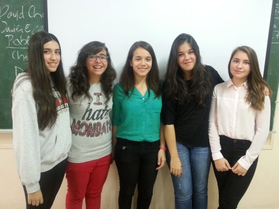 Laura Fernández, Carmen Villaro, Marta Ortiz,  Noelia Corón y Marta Romero integran el grupo  Diary of a school, de Escuelas Pías.