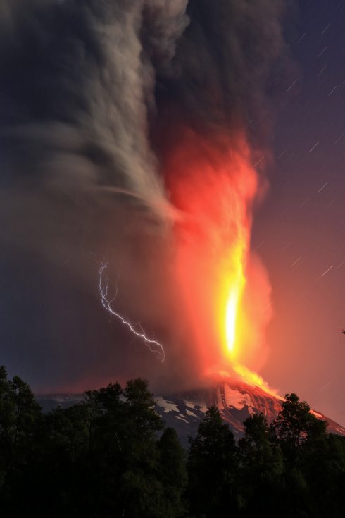 El volcán chileno Villarrica entra en erupción