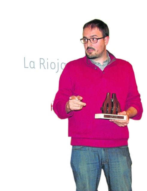 Alfonso Sánchez, con el galardón.
