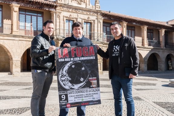 Carlos Barrón, ayer con Sergio Pérez y Oliver Cuesta. :: albo