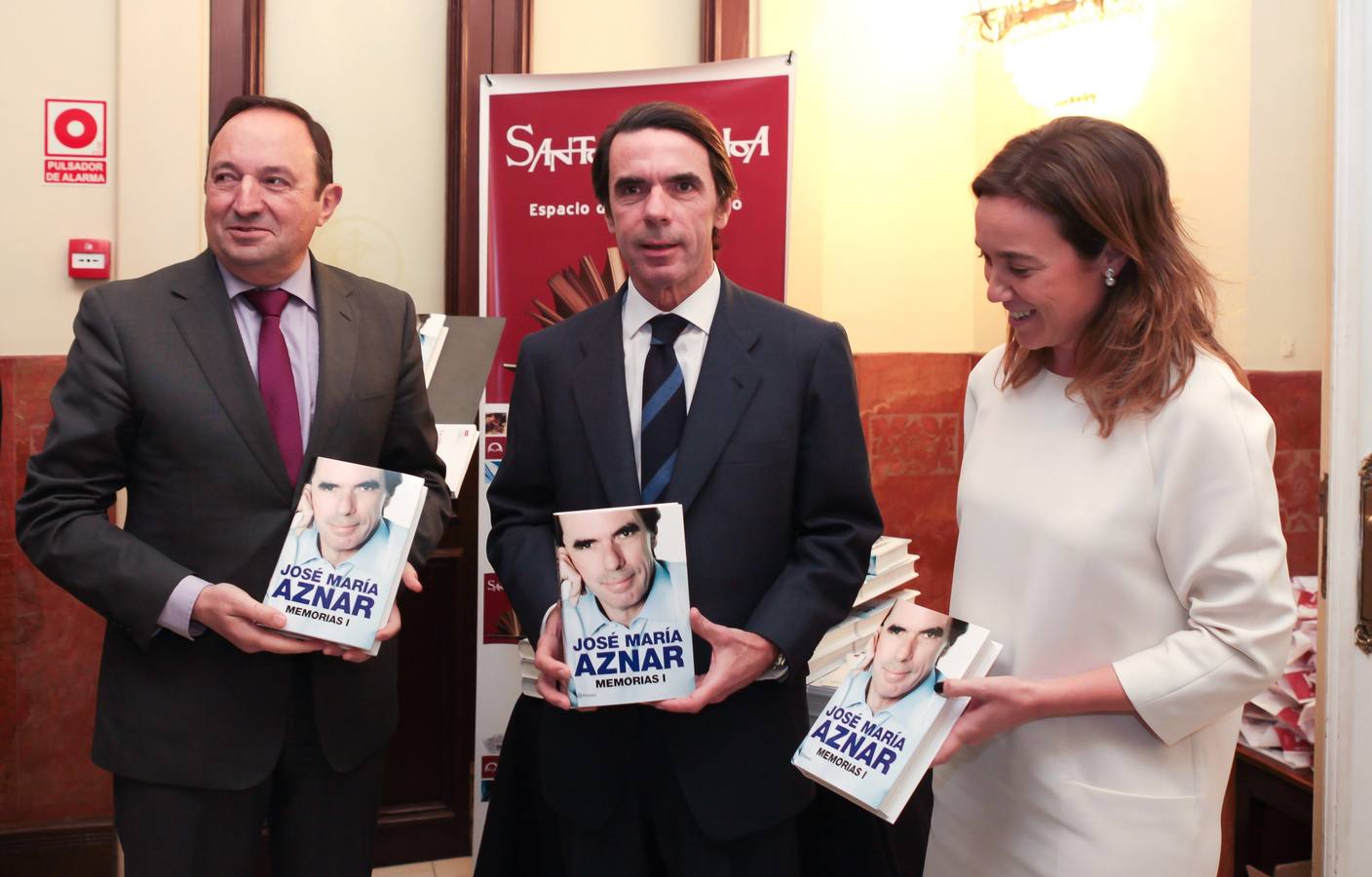 Sanz, Aznar y Gamarra, en la presentación de las memorias del expresidente. 