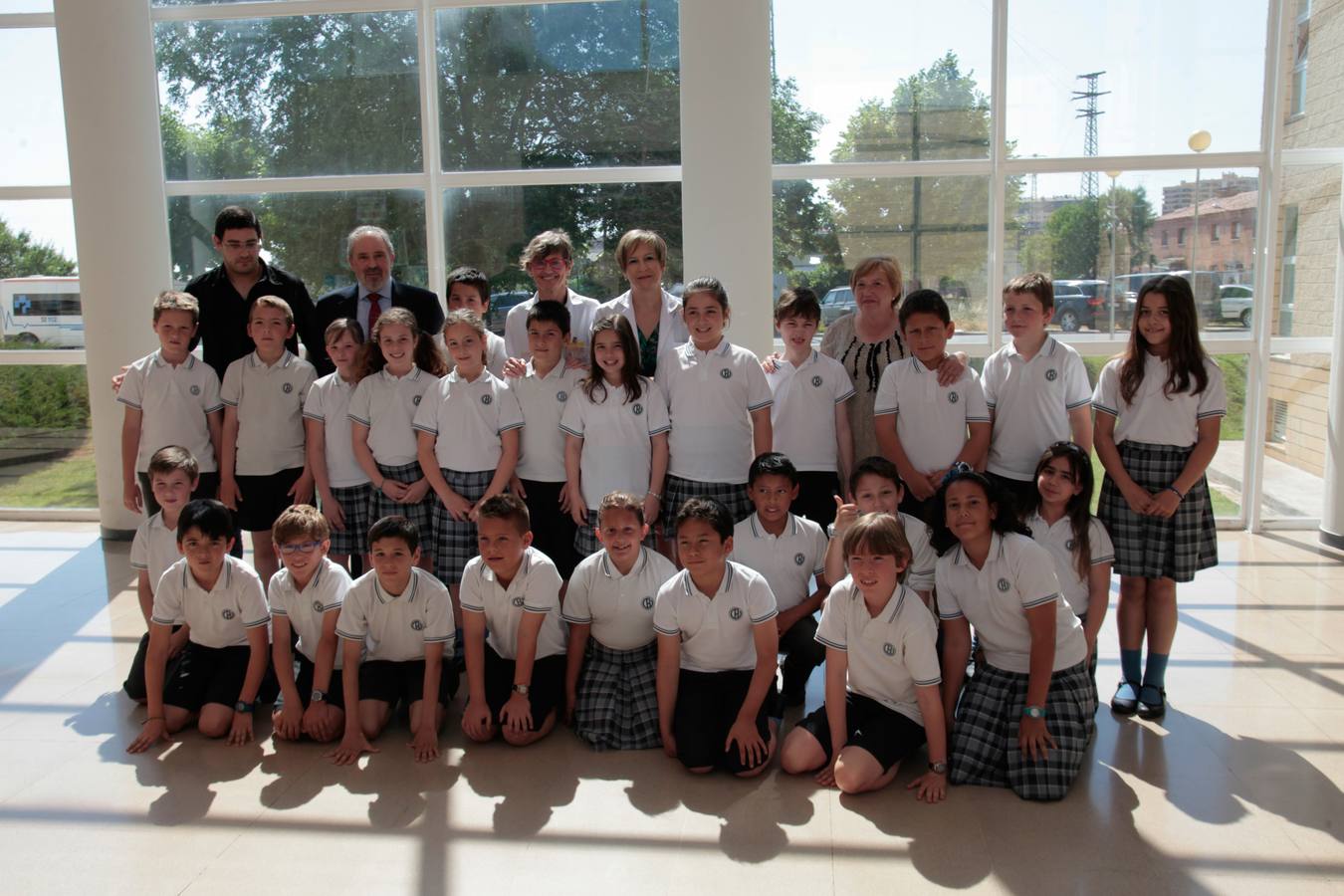 Niños de Primaria del colegio La Milagrosa han participado hoy en un seayuno saludable. 