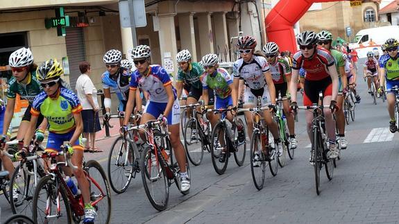 Salida de una prueba de féminas en Villamediana. 