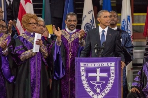 Obama durante el funeral en la iglesia de Charlestone, el viernes. :: RICHARD ELLIS / efe