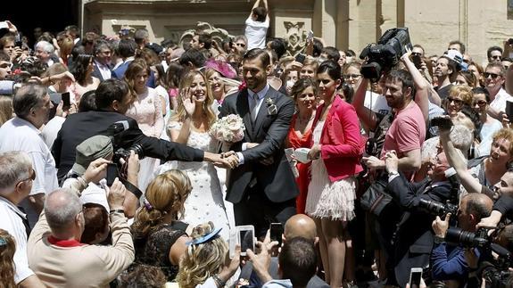 Fernando Llorente saluda a los amigos el día de su boda. 