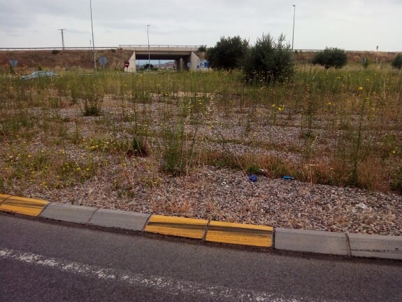 La rotonda de entrada a la Autovía del Camino desde Nájera.  :: 