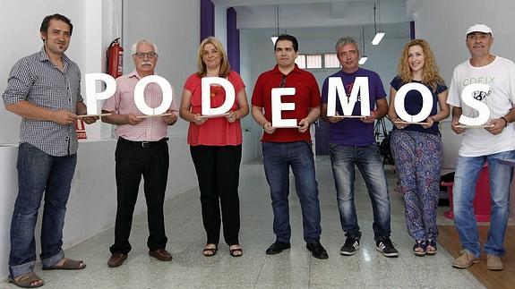 Jesús Vicente Aguirre, junto a otros miembros de Podemos. 