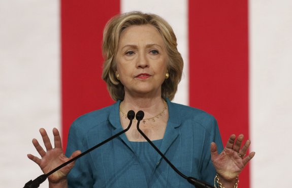 Clinton ofrece una charla en la Universidad de Florida (Miami). 