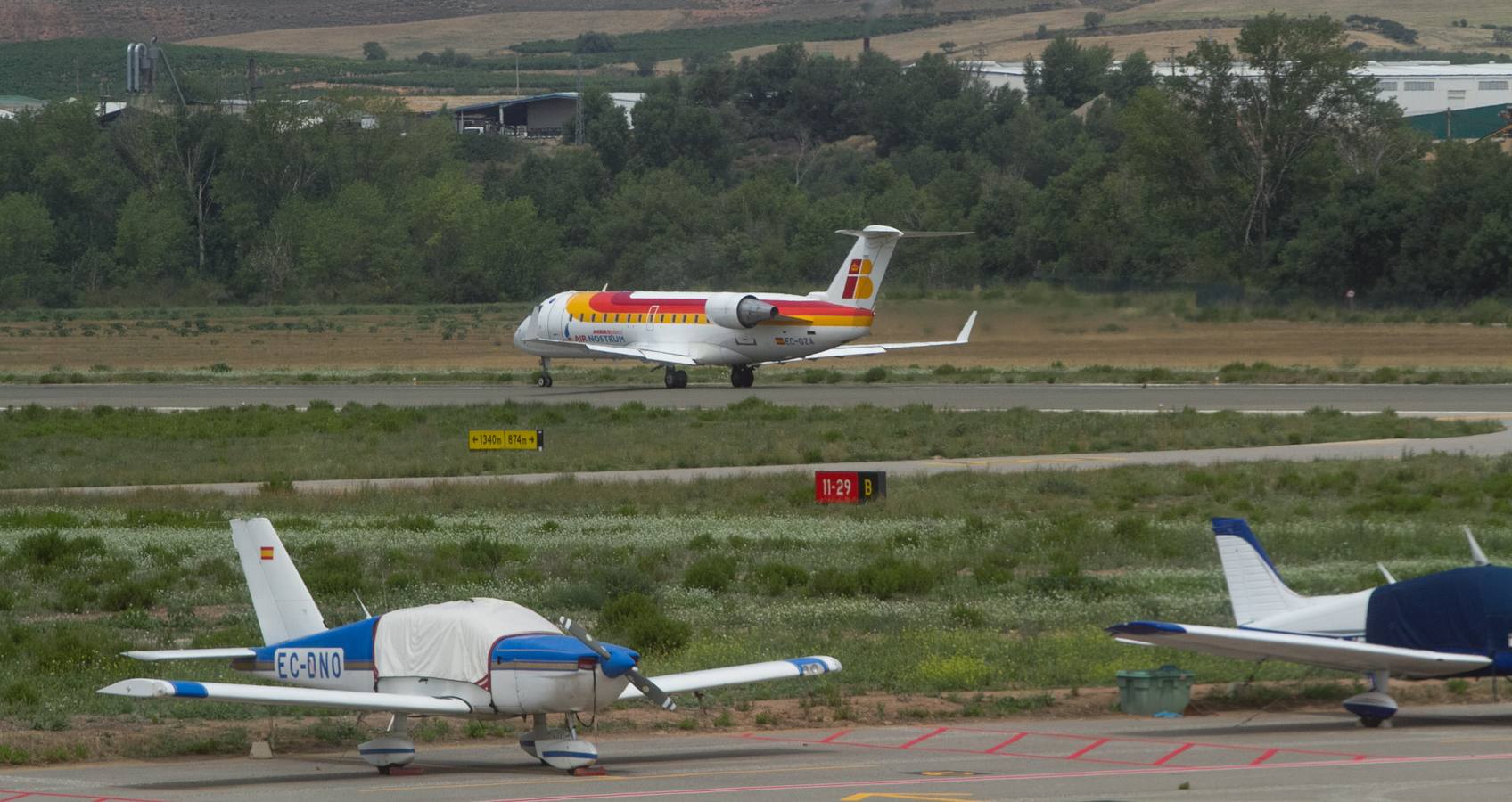 Despegue de una aeronave en el aeropuerto de Agoncillo. 