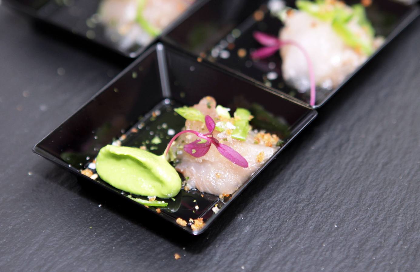 Decorativa elaboración de un pincho. 