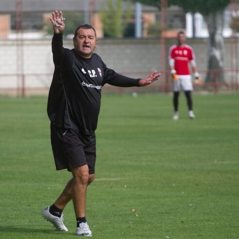 «Trataremos de hacer un equipo competitivo para seguir en la Copa»