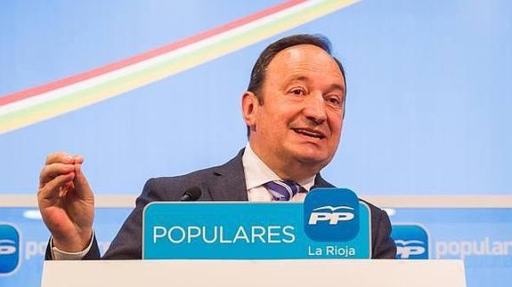 Sanz declara al Senado que tiene un piso, una finca y 176.730 euros en cuentas, fondos y planes de pensiones