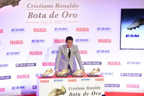 Cristiano, con dos de sus trofeos.