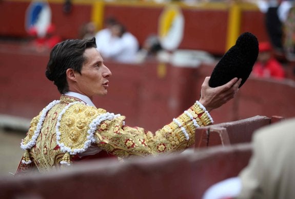 Urdiales deja en Lima briznas de su toreo añejo