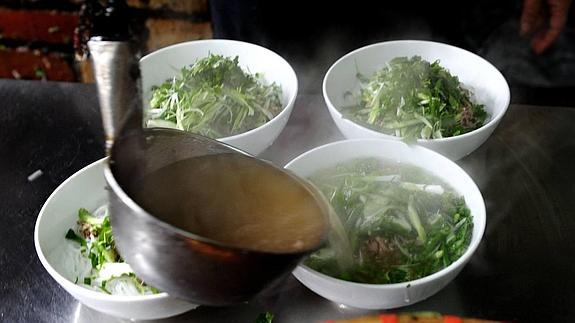 Sopas, consomés e infusiones calientes ayudan a mantener el cuerpo calentito. 
