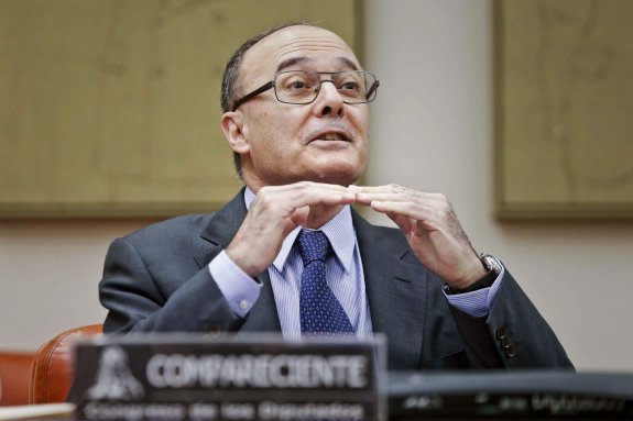 Luis María Linde, gobernador del Banco de España, en el Congreso. :: emilio naranjo / EFE