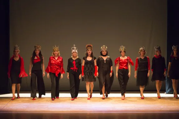 Diez actrices representan a diez reinas que pisaron fuerte y dejaron su huella. :: donézar