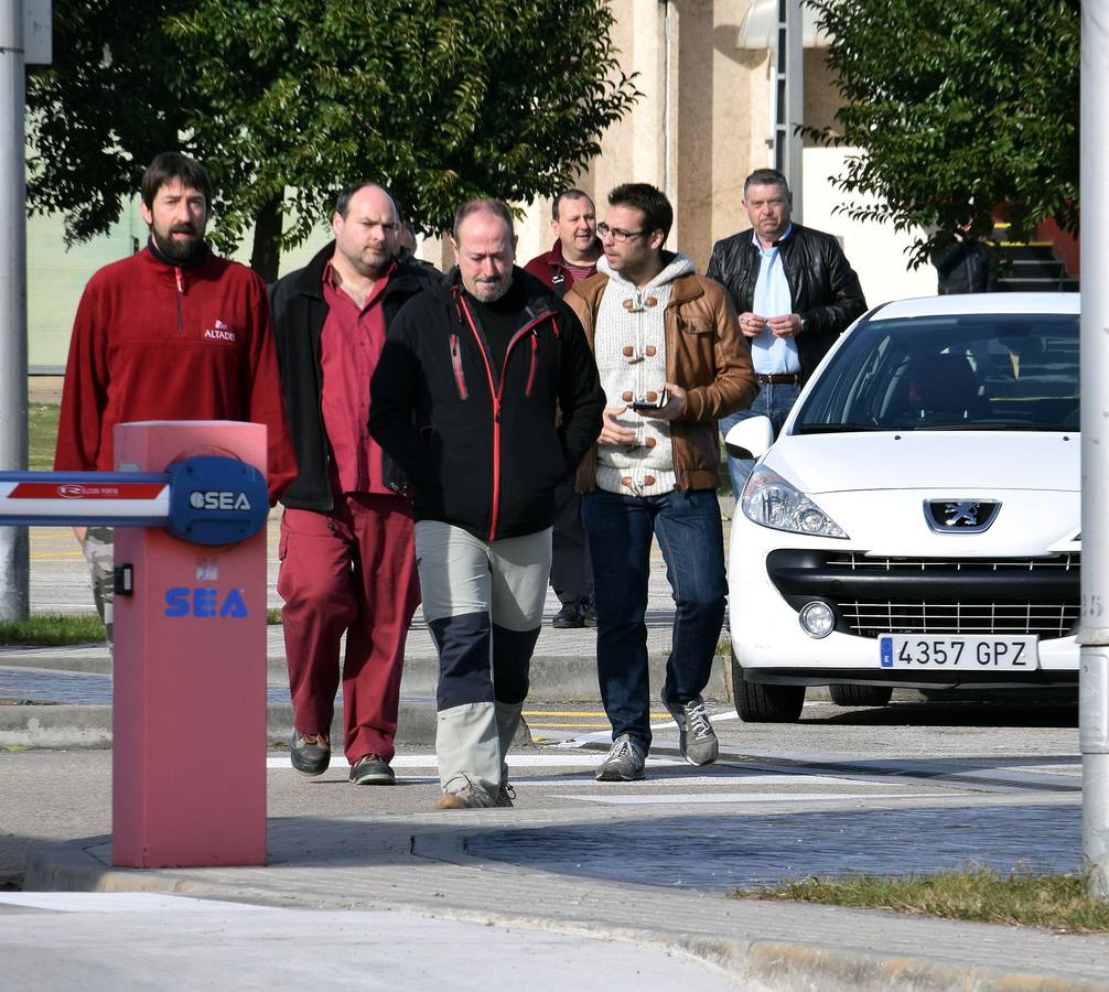 Salida de trabajadores de la fábrica Altadis. 