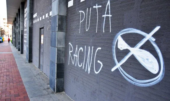 Pintada en un edificio de República Argentina. :: m. herreros
