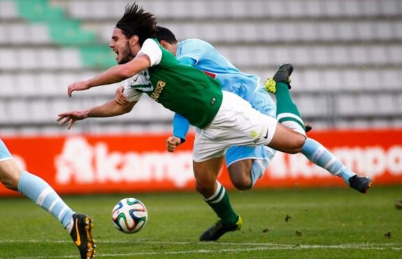 Adrián, en un partido de su época de jugador del Ferrol. :: ferrol360
