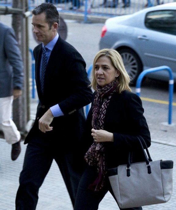 Cristina de Borbón e Iñaki Urdangarin a su llegada al juzgado el pasado 11 de enero. :: Jaime Reina / AFP