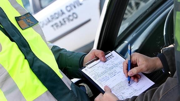 ¿Al  volante? Ni se te ocurra besar al copiloto