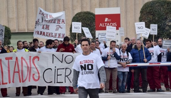 Altadis rechaza ampliar la negociación y amenaza con aplicar la reforma laboral