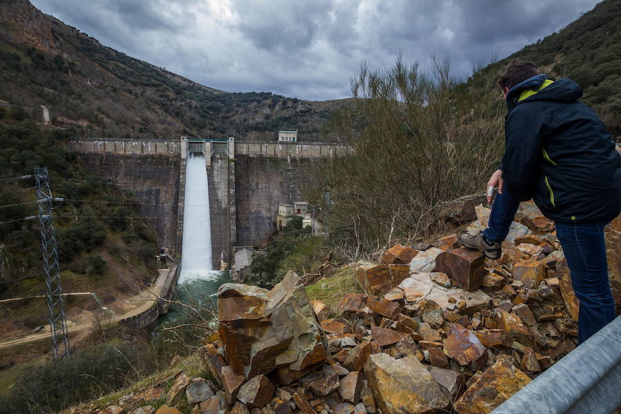 Desembalse de agua en Mansilla hace un par de años. 