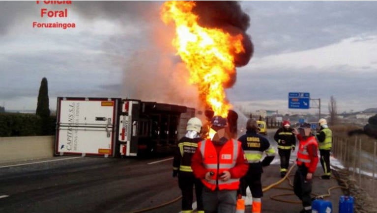 Imagen del camión accidentado facilitada por la Policía Foral de Navarra. 