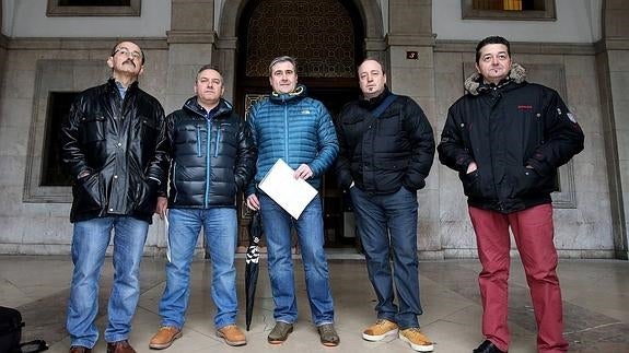 Los representantes sindicales, hoy ante la Delegación