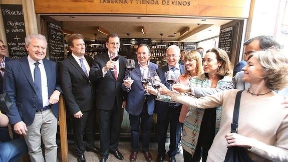 Vino, crujiente de careta y cúrcuma en la visita de Rajoy por La Laurel