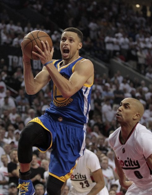 Curry anotó 40 puntos. :: efe
