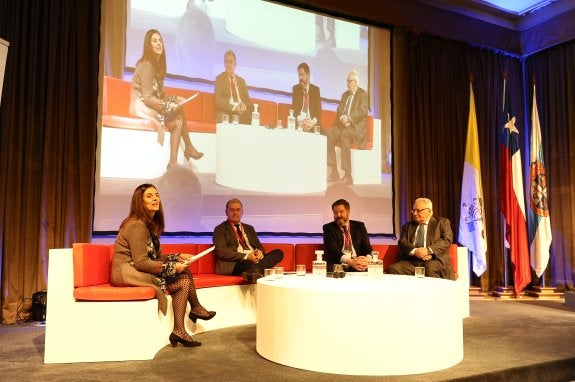 Benjamín Lana, Bieito Rubido y Cristian Zegers protagonizaron el primer coloquio de las jornadas con la moderadora Paulina Gómez