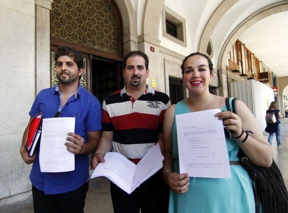 Entrega de la petición en la Delegación del Gobierno