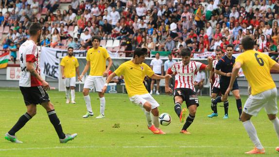 Partido de ida entre UDL y Sevilla en Las Gaunas. 