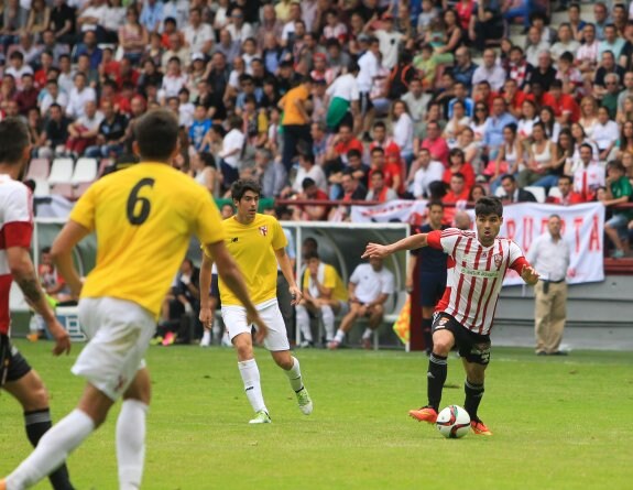 Miguel Santos, en el partido de ida ante el Sevilla Atlético. :: f. díaz